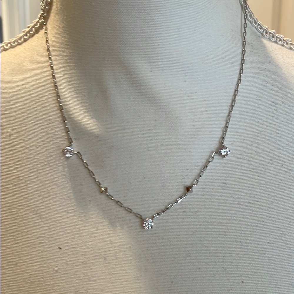 Kendra Scott Silver Necklace with Elegant Pendant